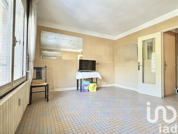 Appartement 3 pièces de 65 m² à Marseille (13006)