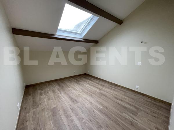 Maison de village  - Garage - jardin, située à Pommeuse !!