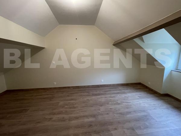 Maison de village  - Garage - jardin, située à Pommeuse !!