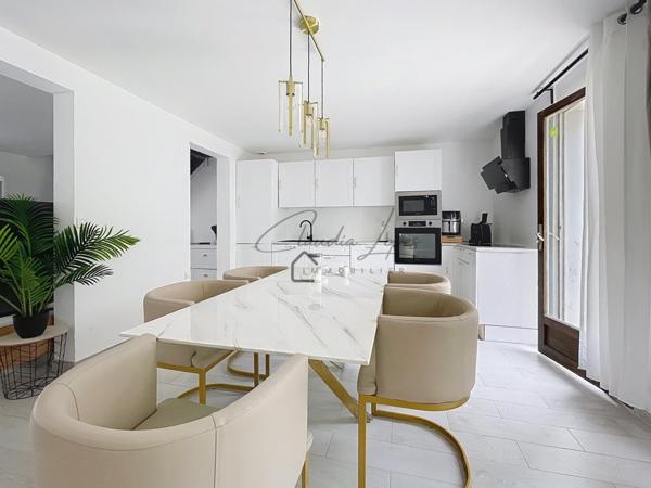 MAGNIFIQUE !!! MAISON FAMILIALE ENTIEREMENT RENOVEE 3 CHAMBRES ET UN GARAGE