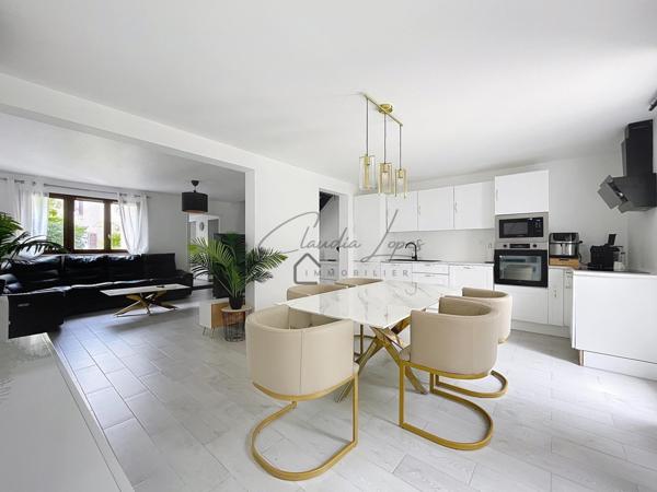 MAGNIFIQUE !!! MAISON FAMILIALE ENTIEREMENT RENOVEE 3 CHAMBRES ET UN GARAGE