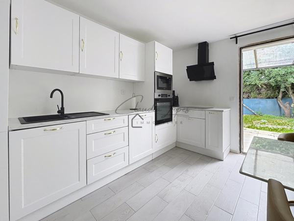 MAGNIFIQUE !!! MAISON FAMILIALE ENTIEREMENT RENOVEE 3 CHAMBRES ET UN GARAGE