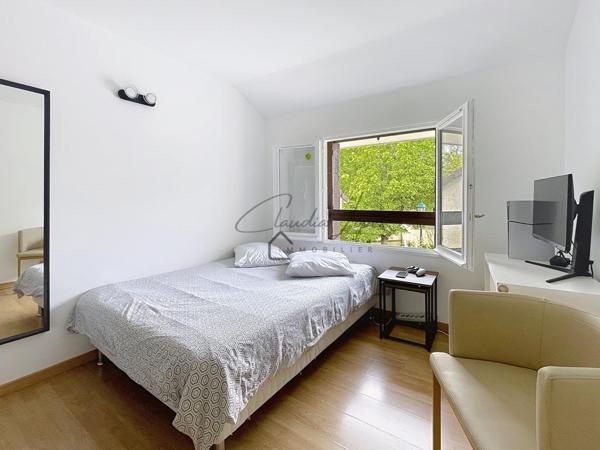 MAGNIFIQUE !!! MAISON FAMILIALE ENTIEREMENT RENOVEE 3 CHAMBRES ET UN GARAGE