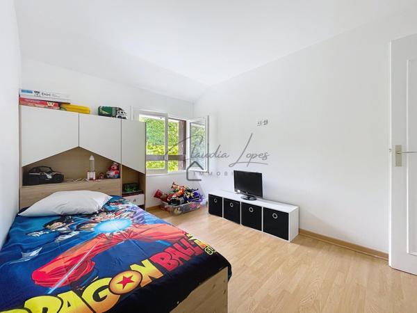 MAGNIFIQUE !!! MAISON FAMILIALE ENTIEREMENT RENOVEE 3 CHAMBRES ET UN GARAGE