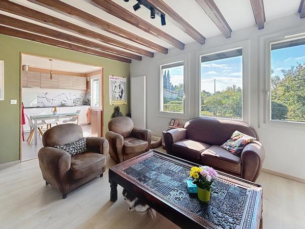 Maison rénovée de 113 m² avec garage et parc arboré – Proche centre-ville