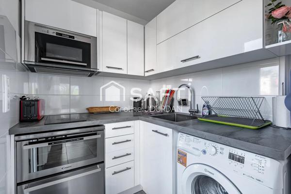 Très beau studio de 25 m² avec balcon cave et place de parking - situé à Cannes proche Croisette
