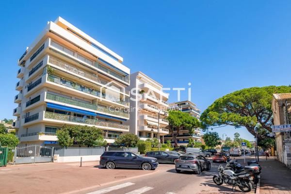 Très beau studio de 25 m² avec balcon cave et place de parking - situé à Cannes proche Croisette