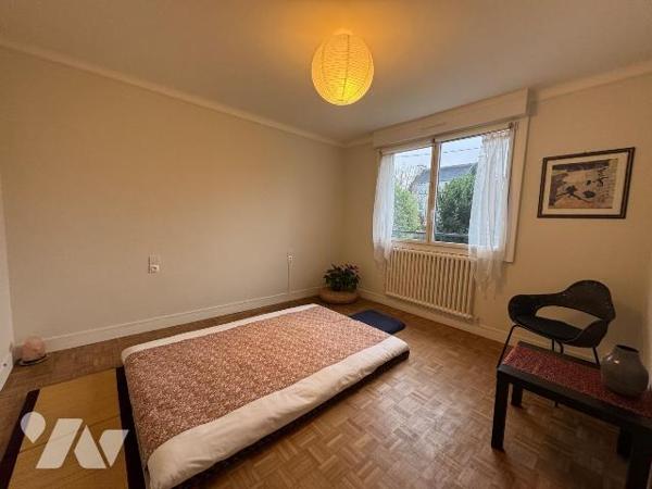 PLABENNEC Bourg. Petite maison traditionnelle  de 1969, de plain pied posée sur une parcelle ar...