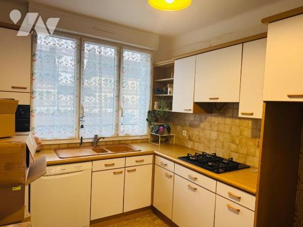 PLABENNEC Bourg. Petite maison traditionnelle  de 1969, de plain pied posée sur une parcelle ar...