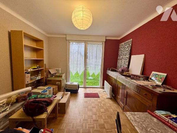 PLABENNEC Bourg. Petite maison traditionnelle  de 1969, de plain pied posée sur une parcelle ar...