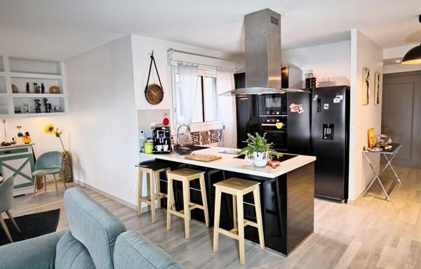 VALENCE. COEUR DE VILLE. APPARTEMENT DE 97.50 M2 . BALCON. CAVE. GARAGE.