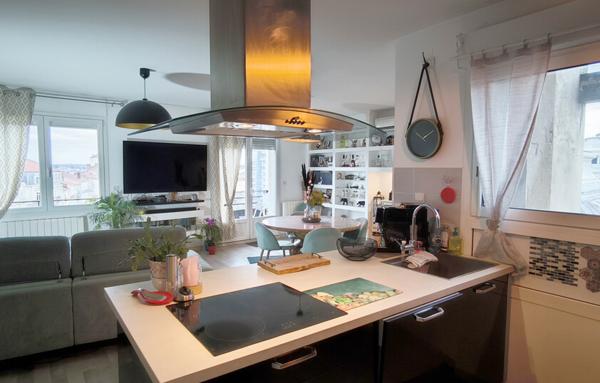 VALENCE. COEUR DE VILLE. APPARTEMENT DE 97.50 M2 . BALCON. CAVE. GARAGE.