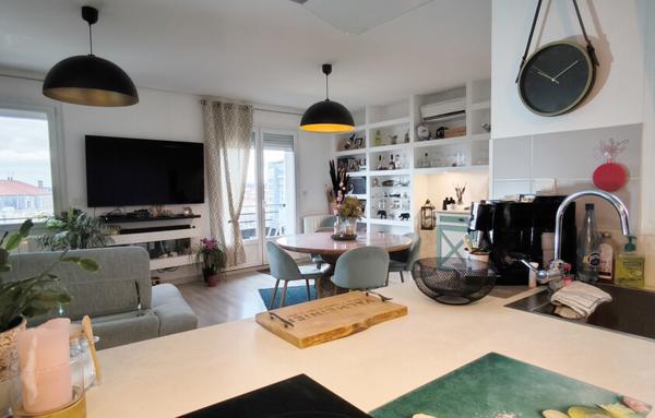 VALENCE. COEUR DE VILLE. APPARTEMENT DE 97.50 M2 . BALCON. CAVE. GARAGE.