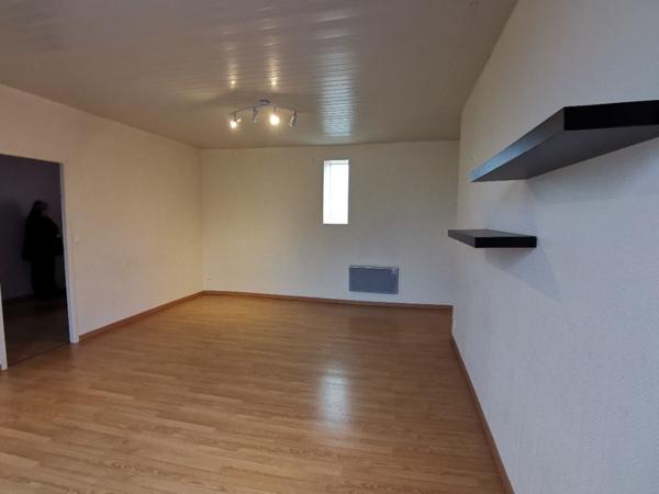 LAGOR : appartement 3 pièces (66 m²) à louer