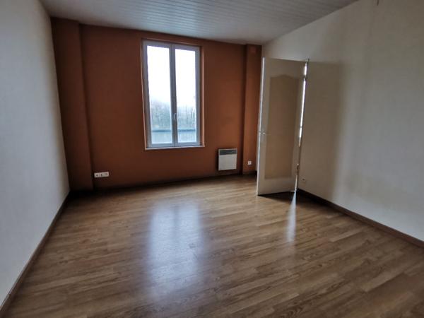 LAGOR : appartement 3 pièces (66 m²) à louer