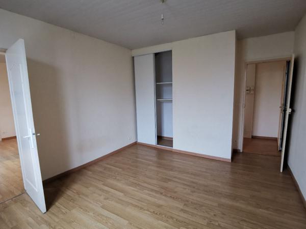 LAGOR : appartement 3 pièces (66 m²) à louer