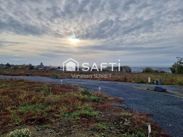 Des terrains prêts à bâtir : viabilisés, tout-à-l’égout, et une vue exceptionnelle