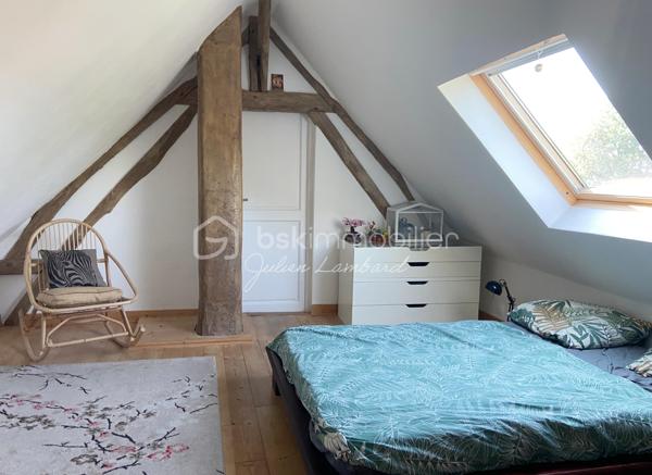 Maison à vendre proche Boos – 204 m² – 4 chambres (5 possibles) – Terrain de plus de 1 000 m² – Garage – DPE C
⭐ Encore une exclusivité Julien Lambard – BSK Immobilier !

Vous recherchez une maison à vendre proche de Boos, offrant de beaux volumes, un grand jardin et le cachet de l'ancien rénové ? À seulement 20 minutes de Rouen, découvrez cette superbe maison familiale de 204 m² au sol, implantée sur un terrain paysager de plus de 1 000 m², dans un environnement calme et recherché.
Rénovée avec des matériaux de qualité, cette propriété séduit par ses espaces généreux, sa luminosité et son excellente performance énergétique (DPE C). Une maison où le charme, le confort moderne et la fonctionnalité se rencontrent parfaitement. Une maison familiale pensée pour le quotidien.

Le rez-de-chaussée propose :
• Une vaste pièce de vie baignée de lumière, idéale pour partager de beaux moments en famille ;
• Une grande cuisine indépendante, aménagée et conviviale avec espace repas ;
• Une arrière-cuisine ;
• Une buanderie ;
• Un bureau, parfait pour le télétravail ou une activité indépendante.
• Une salle de bains.

L'étage accueille un espace nuit confortable composé de :
• 4 belles chambres ;
• La possibilité d'aménager une 5ᵉ chambre selon vos besoins ;
• 1 salles de bains ;
• Des espaces adaptés à la vie de famille.
Un extérieur qui invite à profiter
Le jardin paysager de plus de 1 000 m² constitue un véritable prolongement de la maison.

Vous apprécierez :
🌳 Deux terrasses permettant de profiter du soleil tout au long de la journée ;
🌳 Un environnement verdoyant et paisible ;
🌳 Un terrain parfaitement adapté aux repas en extérieur, aux jeux des enfants ou aux moments de détente.

Un garage ainsi qu'un grenier viennent compléter les prestations de cette maison et offrent des espaces de rangement particulièrement appréciables.

Les + qui font la différence:
✅ Maison individuelle de caractère
✅ 204 m² au sol
✅ Terrain paysager de plus de 1 000 m²
✅ 4 chambres (5 possibles)
✅ Grande pièce de vie lumineuse
✅ Cuisine indépendante
✅ Bureau, arrière-cuisine et buanderie
✅ 2 salles de bains
✅ Deux terrasses
✅ Garage
✅ Grenier
✅ DPE C : excellente performance énergétique
✅ Maison rénovée avec goût
✅ Aucun gros travaux à prévoir


Cette maison bénéficie d'une situation idéale, à proximité immédiate de Boos et à seulement 20 minutes de Rouen.
Vous rejoignez rapidement :
• Les écoles ;
• Les commerces et services du quotidien ;
• Les transports ;
• Les principaux axes routiers ;
• Rouen et ses environs.
Un secteur recherché, offrant un parfait équilibre entre le calme de la campagne et la proximité de toutes les commodités.

Cette propriété séduira les familles à la recherche d'une maison à vendre proche de Rouen, offrant espace, confort, jardin et prestations de qualité.
Un bien rare sur le secteur, prêt à accueillir votre nouveau projet de vie.

📞 Une visite suffira pour vous convaincre. Contactez Julien Lambard – BSK Immobilier pour découvrir cette maison en exclusivité.