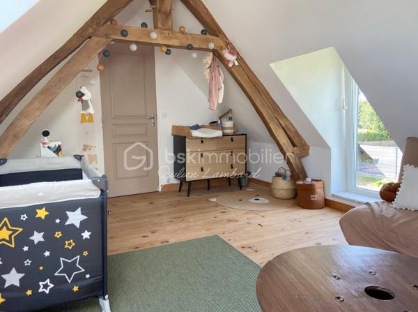 Maison à vendre proche Boos – 204 m² – 4 chambres (5 possibles) – Terrain de plus de 1 000 m² – Garage – DPE C
⭐ Encore une exclusivité Julien Lambard – BSK Immobilier !

Vous recherchez une maison à vendre proche de Boos, offrant de beaux volumes, un grand jardin et le cachet de l'ancien rénové ? À seulement 20 minutes de Rouen, découvrez cette superbe maison familiale de 204 m² au sol, implantée sur un terrain paysager de plus de 1 000 m², dans un environnement calme et recherché.
Rénovée avec des matériaux de qualité, cette propriété séduit par ses espaces généreux, sa luminosité et son excellente performance énergétique (DPE C). Une maison où le charme, le confort moderne et la fonctionnalité se rencontrent parfaitement. Une maison familiale pensée pour le quotidien.

Le rez-de-chaussée propose :
• Une vaste pièce de vie baignée de lumière, idéale pour partager de beaux moments en famille ;
• Une grande cuisine indépendante, aménagée et conviviale avec espace repas ;
• Une arrière-cuisine ;
• Une buanderie ;
• Un bureau, parfait pour le télétravail ou une activité indépendante.
• Une salle de bains.

L'étage accueille un espace nuit confortable composé de :
• 4 belles chambres ;
• La possibilité d'aménager une 5ᵉ chambre selon vos besoins ;
• 1 salles de bains ;
• Des espaces adaptés à la vie de famille.
Un extérieur qui invite à profiter
Le jardin paysager de plus de 1 000 m² constitue un véritable prolongement de la maison.

Vous apprécierez :
🌳 Deux terrasses permettant de profiter du soleil tout au long de la journée ;
🌳 Un environnement verdoyant et paisible ;
🌳 Un terrain parfaitement adapté aux repas en extérieur, aux jeux des enfants ou aux moments de détente.

Un garage ainsi qu'un grenier viennent compléter les prestations de cette maison et offrent des espaces de rangement particulièrement appréciables.

Les + qui font la différence:
✅ Maison individuelle de caractère
✅ 204 m² au sol
✅ Terrain paysager de plus de 1 000 m²
✅ 4 chambres (5 possibles)
✅ Grande pièce de vie lumineuse
✅ Cuisine indépendante
✅ Bureau, arrière-cuisine et buanderie
✅ 2 salles de bains
✅ Deux terrasses
✅ Garage
✅ Grenier
✅ DPE C : excellente performance énergétique
✅ Maison rénovée avec goût
✅ Aucun gros travaux à prévoir


Cette maison bénéficie d'une situation idéale, à proximité immédiate de Boos et à seulement 20 minutes de Rouen.
Vous rejoignez rapidement :
• Les écoles ;
• Les commerces et services du quotidien ;
• Les transports ;
• Les principaux axes routiers ;
• Rouen et ses environs.
Un secteur recherché, offrant un parfait équilibre entre le calme de la campagne et la proximité de toutes les commodités.

Cette propriété séduira les familles à la recherche d'une maison à vendre proche de Rouen, offrant espace, confort, jardin et prestations de qualité.
Un bien rare sur le secteur, prêt à accueillir votre nouveau projet de vie.

📞 Une visite suffira pour vous convaincre. Contactez Julien Lambard – BSK Immobilier pour découvrir cette maison en exclusivité.
