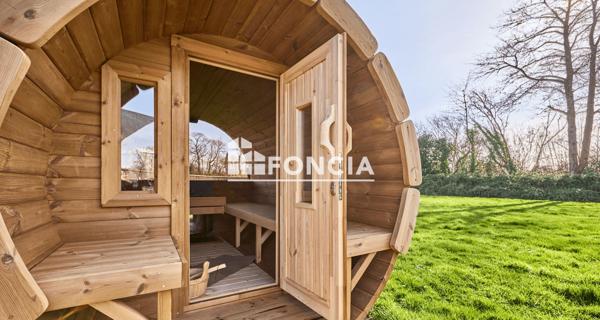 À vendre Maison 9 pièces 273 m² - ÉQuemauville 14600