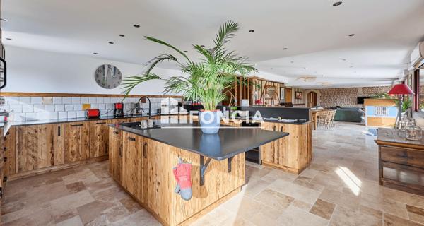 À vendre Maison 9 pièces 273 m² - ÉQuemauville 14600