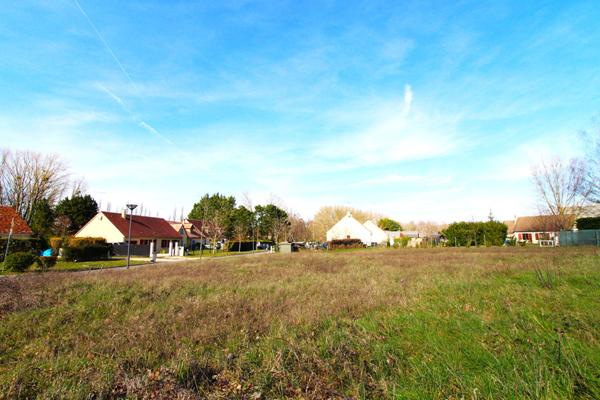 Terrain Le Controis En Sologne 911 m2