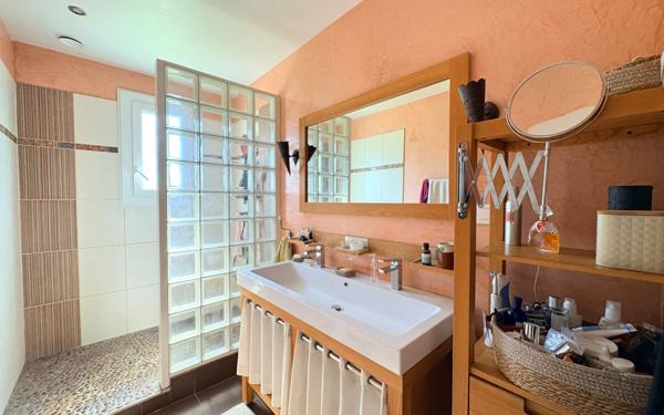 Maison à vendre    5 pièces •  Solliès-Toucas