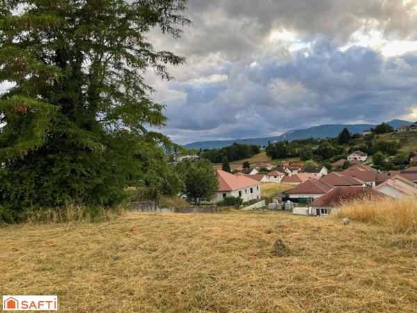 A vendre très beau terrain constructible de 1387 m2
