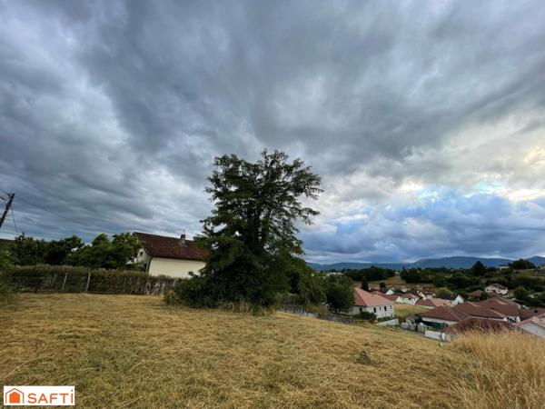 A vendre très beau terrain constructible de 1387 m2