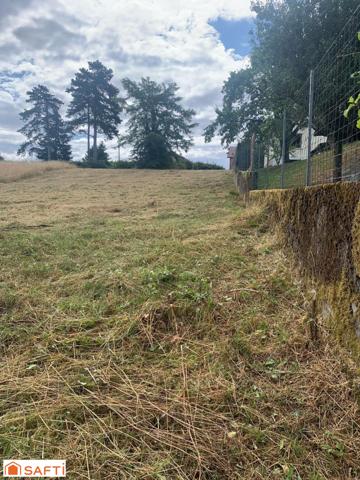 A vendre très beau terrain constructible de 1387 m2