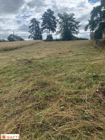 A vendre très beau terrain constructible de 1387 m2