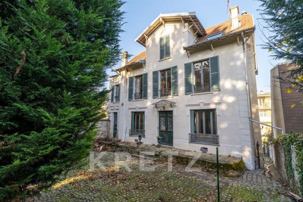 Maison familiale avec dépendance – Proximité immédiate du RER