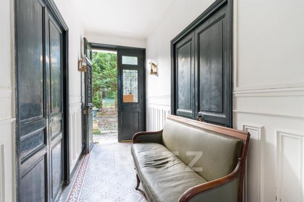 Maison familiale avec dépendance – Proximité immédiate du RER