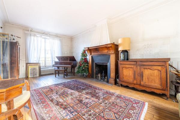 Maison familiale avec dépendance – Proximité immédiate du RER