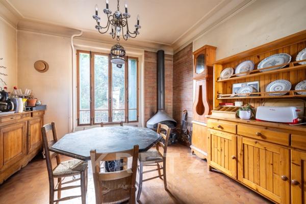 Maison familiale avec dépendance – Proximité immédiate du RER