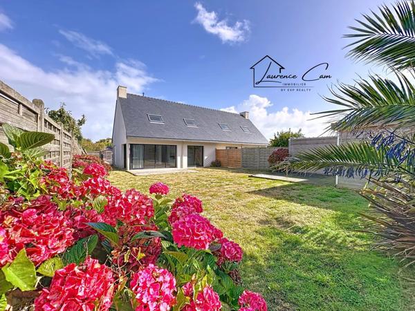 À Plouguerneau, dans le secteur recherché de Lilia, à seulement 200 m de la plage, une maison contemporaine baignée de lumière