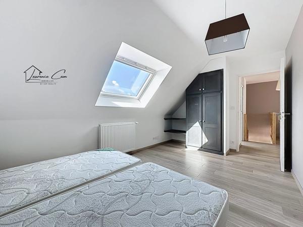 À Plouguerneau, dans le secteur recherché de Lilia, à seulement 200 m de la plage, une maison contemporaine baignée de lumière