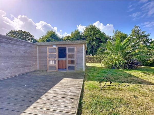 À Plouguerneau, dans le secteur recherché de Lilia, à seulement 200 m de la plage, une maison contemporaine baignée de lumière