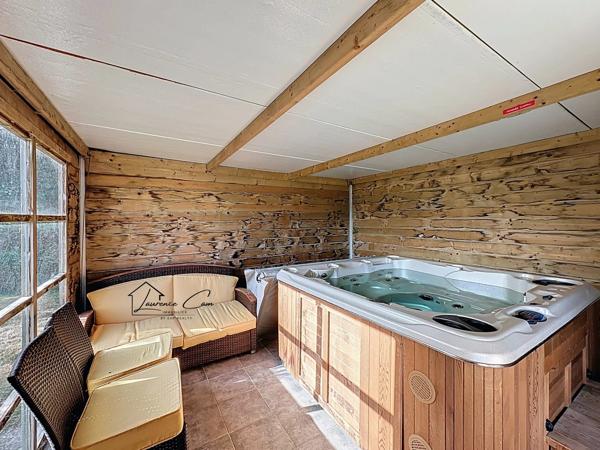 À Plouguerneau, dans le secteur recherché de Lilia, à seulement 200 m de la plage, une maison contemporaine baignée de lumière