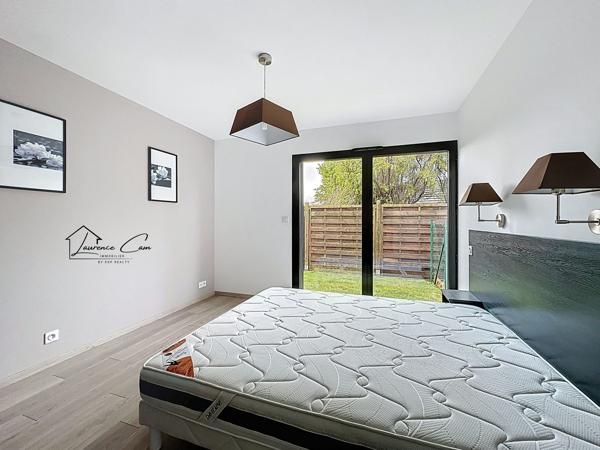 À Plouguerneau, dans le secteur recherché de Lilia, à seulement 200 m de la plage, une maison contemporaine baignée de lumière
