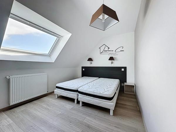 À Plouguerneau, dans le secteur recherché de Lilia, à seulement 200 m de la plage, une maison contemporaine baignée de lumière