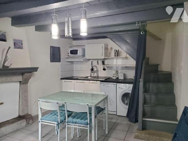 Maison à Vendre à La Chapelle-Taillefert (23000) en Creuse (23) comprenant : 
- Au rez-de-chau...