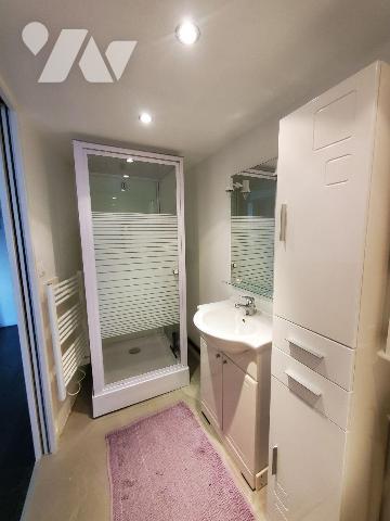 Maison à Vendre à La Chapelle-Taillefert (23000) en Creuse (23) comprenant : 
- Au rez-de-chau...