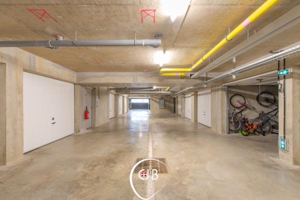 Appartement récent 2 chambres avec balcon, vue montagne et garage