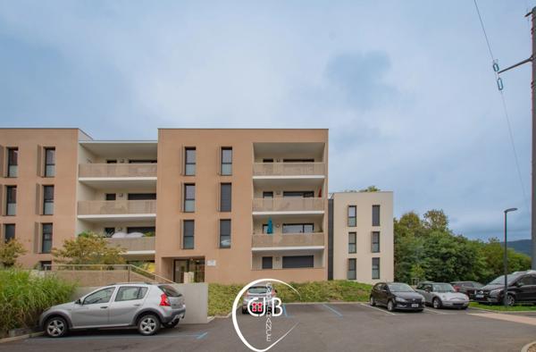 Appartement récent 2 chambres avec balcon, vue montagne et garage
