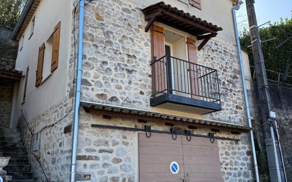 Maison à vendre    2 pièces •  Joyeuse