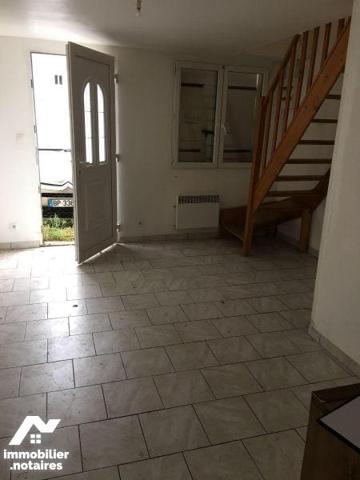 A LAON, à vendre immeuble composé de 4 logements à usage locatif :
1 appartement T3 en duplex ...