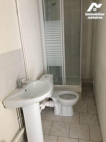 A LAON, à vendre immeuble composé de 4 logements à usage locatif :
1 appartement T3 en duplex ...