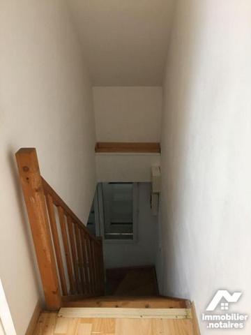 A LAON, à vendre immeuble composé de 4 logements à usage locatif :
1 appartement T3 en duplex ...