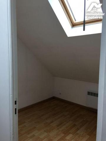 A LAON, à vendre immeuble composé de 4 logements à usage locatif :
1 appartement T3 en duplex ...